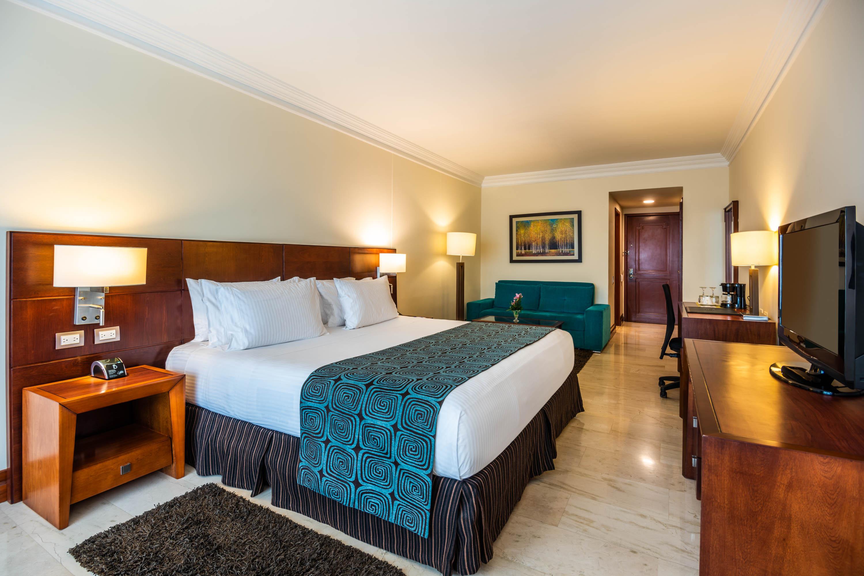 Hotel Dann Carlton بوكارامانغا المظهر الخارجي الصورة A room at the hotel