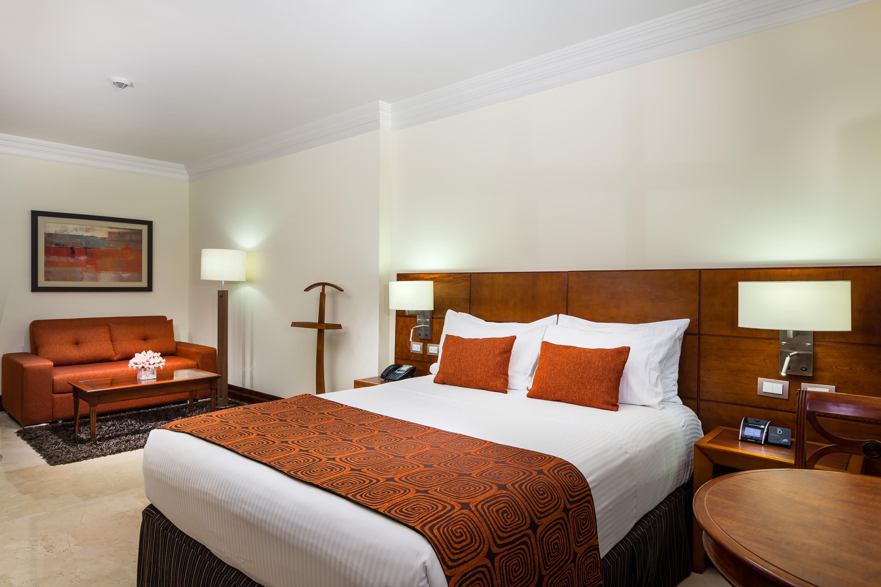 Hotel Dann Carlton بوكارامانغا المظهر الخارجي الصورة A room at the hotel