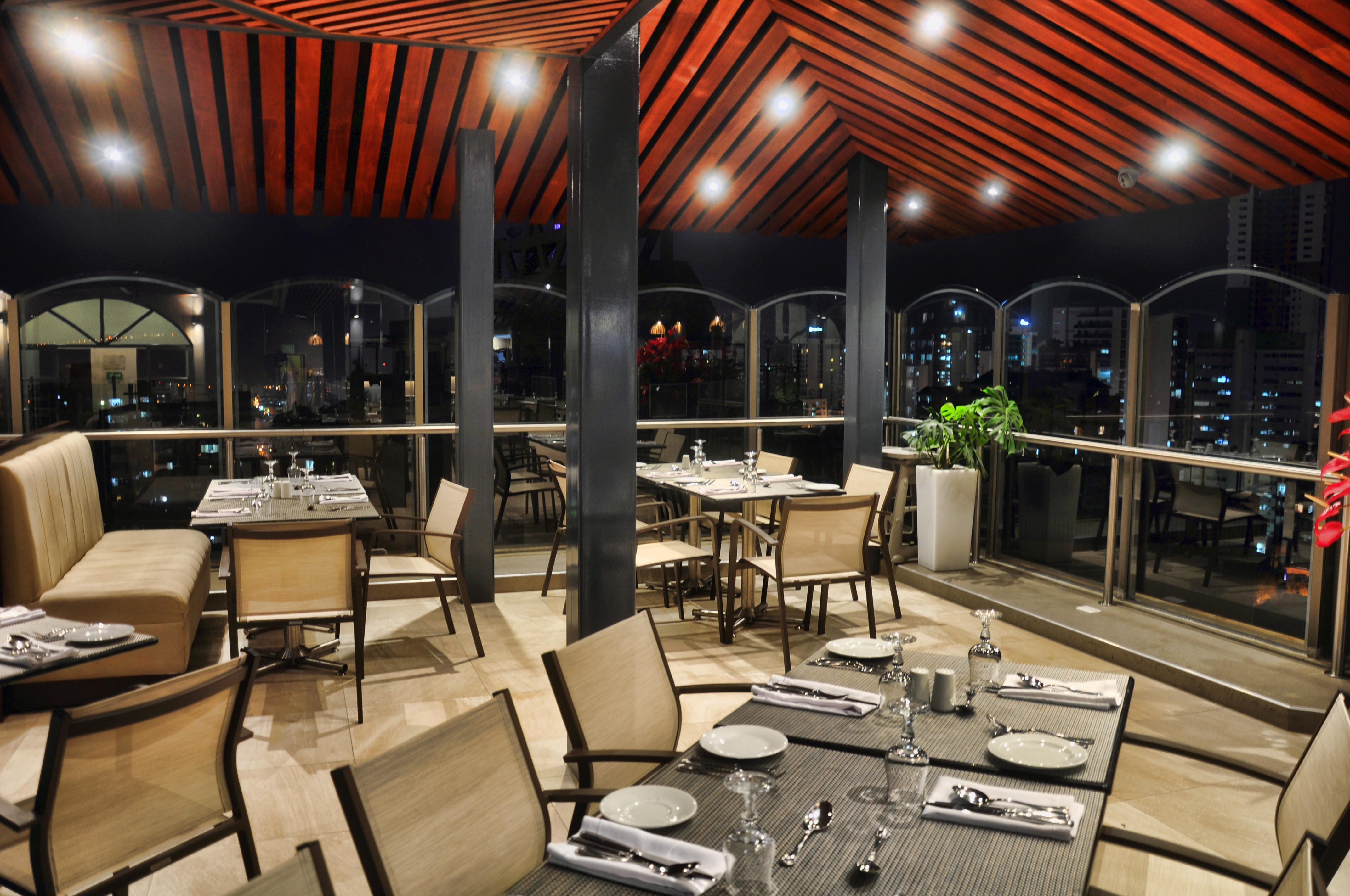 Hotel Dann Carlton بوكارامانغا المظهر الخارجي الصورة The interior of the restaurant