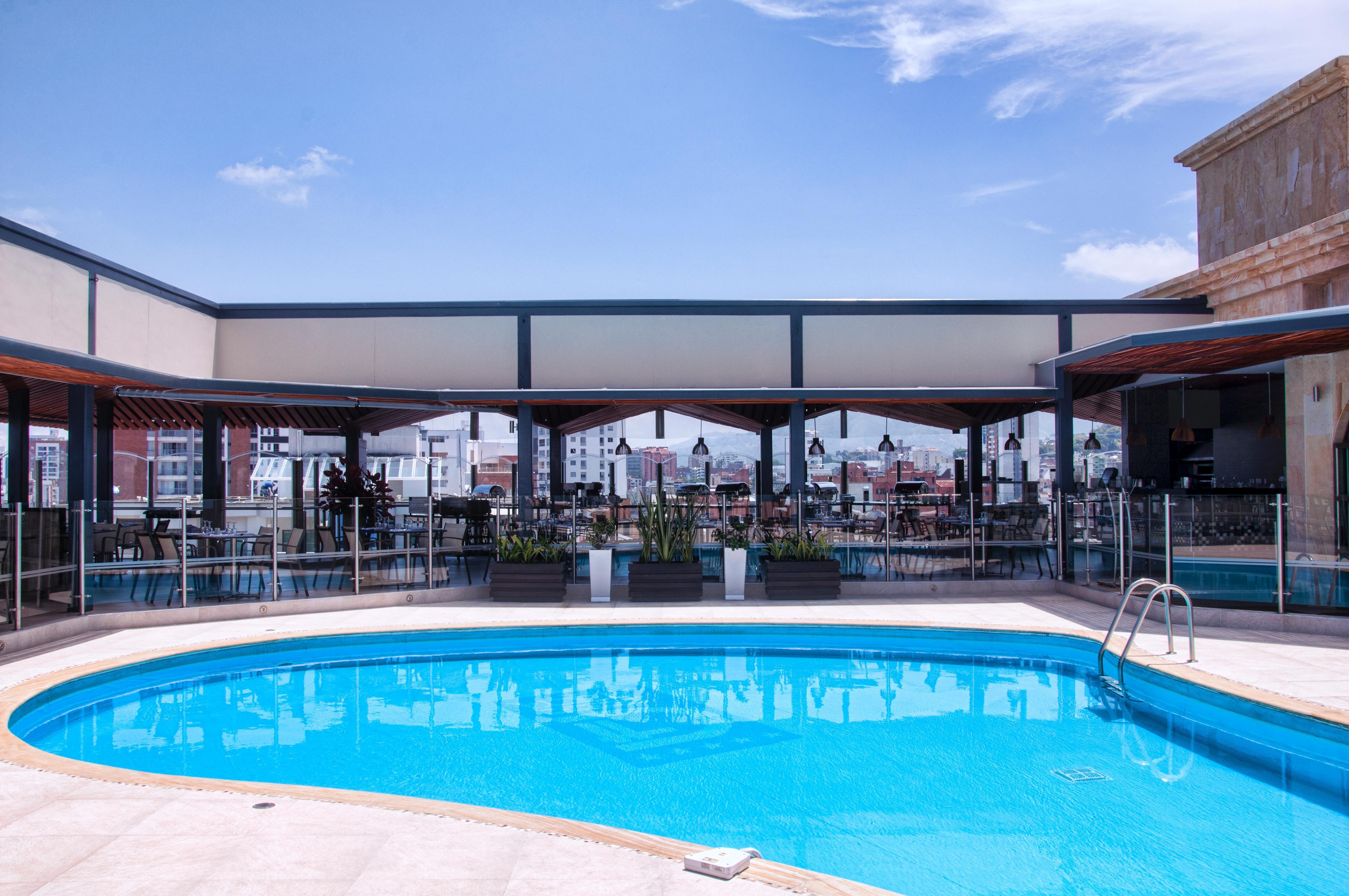 Hotel Dann Carlton بوكارامانغا المظهر الخارجي الصورة Rooftop pool