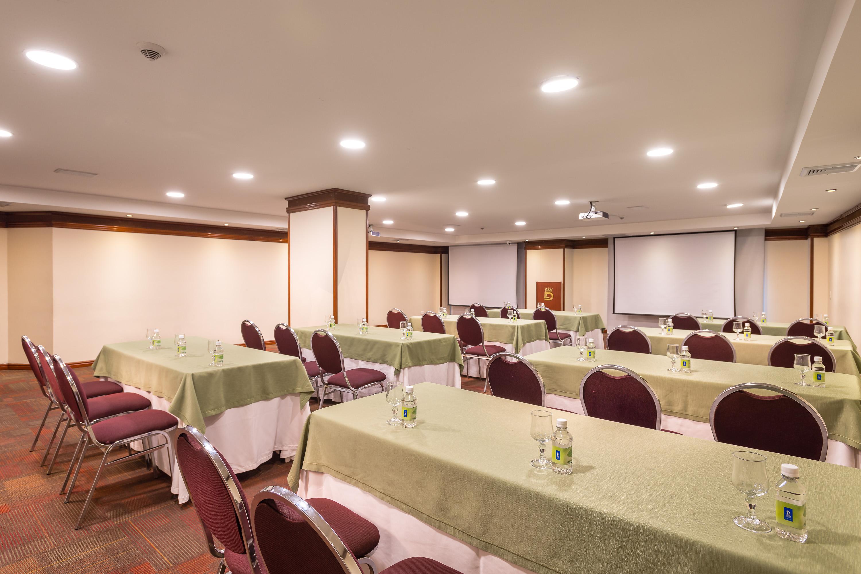 Hotel Dann Carlton بوكارامانغا المظهر الخارجي الصورة Meeting room