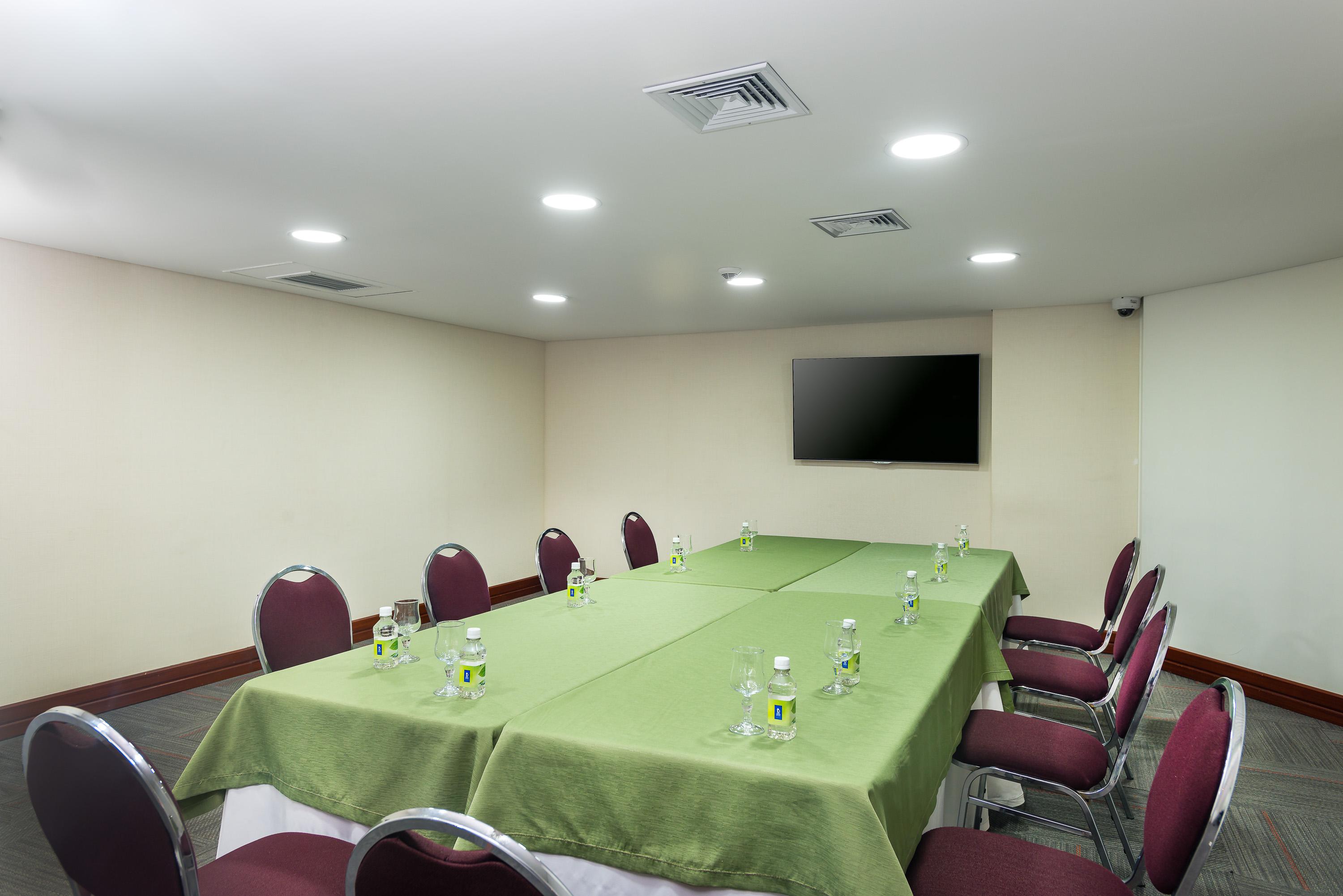 Hotel Dann Carlton بوكارامانغا المظهر الخارجي الصورة Meeting room