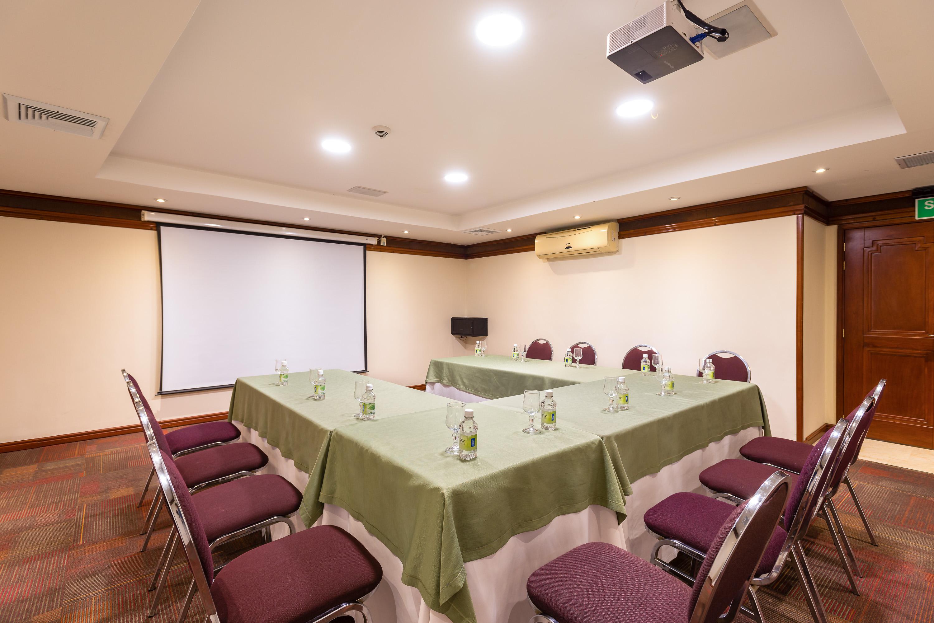 Hotel Dann Carlton بوكارامانغا المظهر الخارجي الصورة Meeting room
