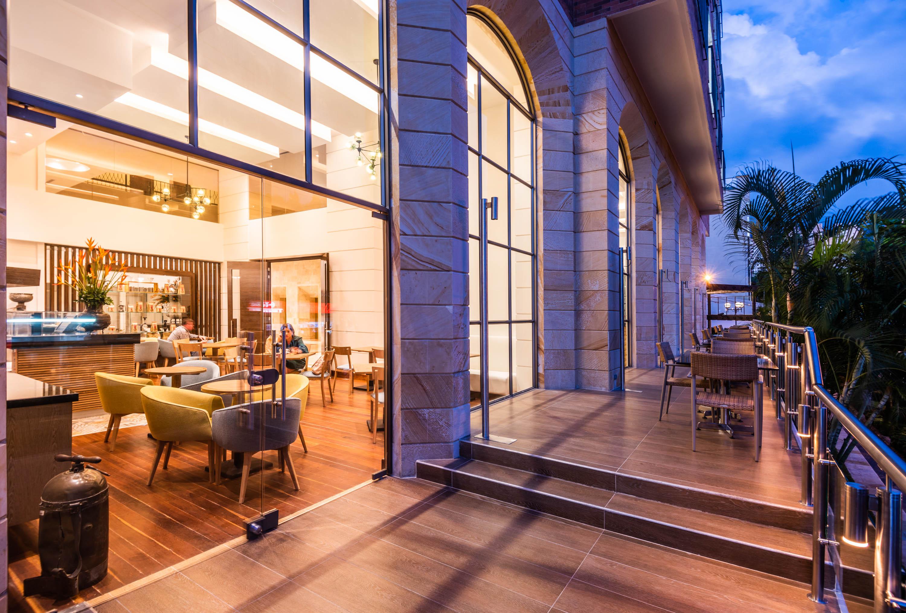 Hotel Dann Carlton بوكارامانغا المظهر الخارجي الصورة The Terrace
