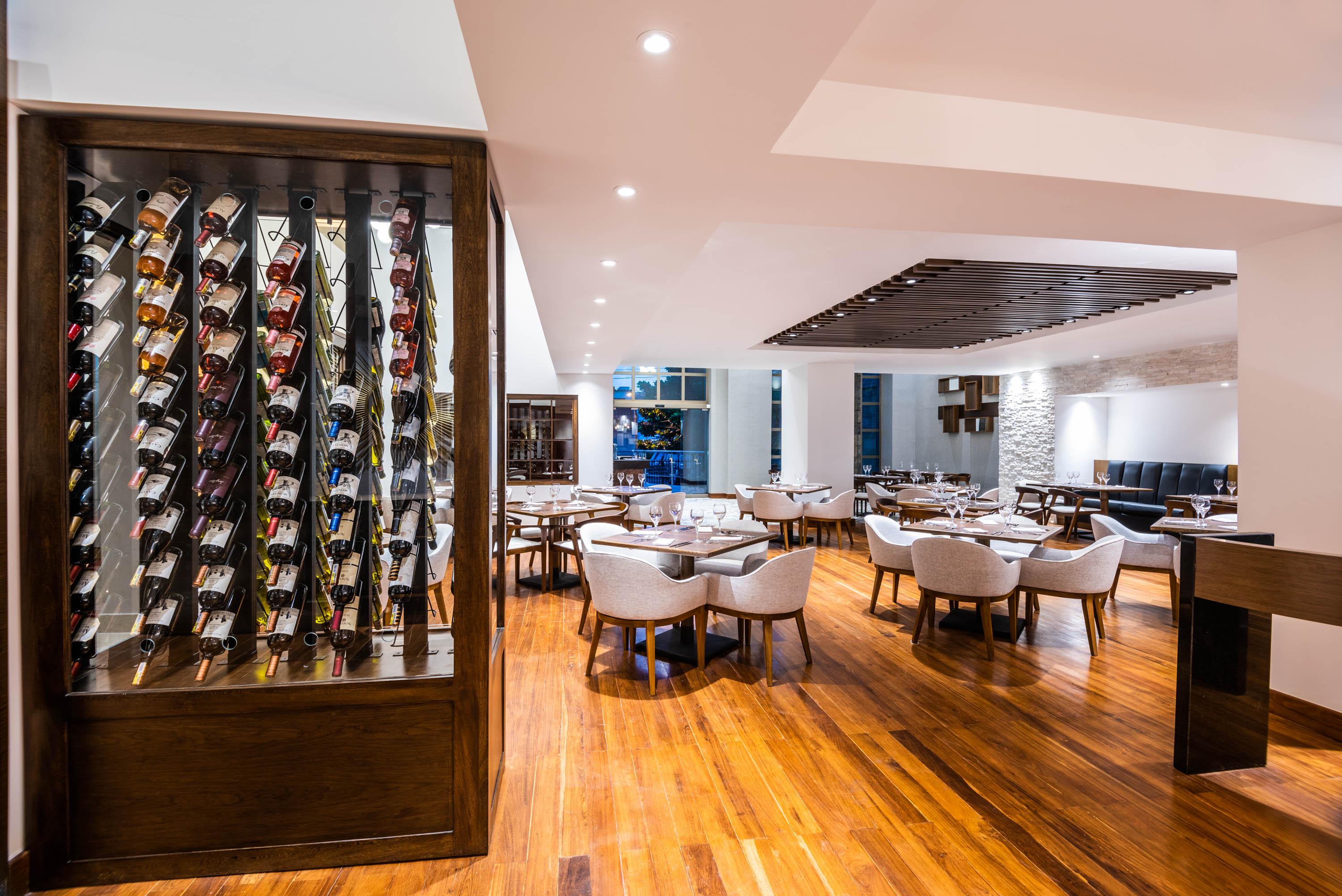 Hotel Dann Carlton بوكارامانغا المظهر الخارجي الصورة The interior of the restaurant