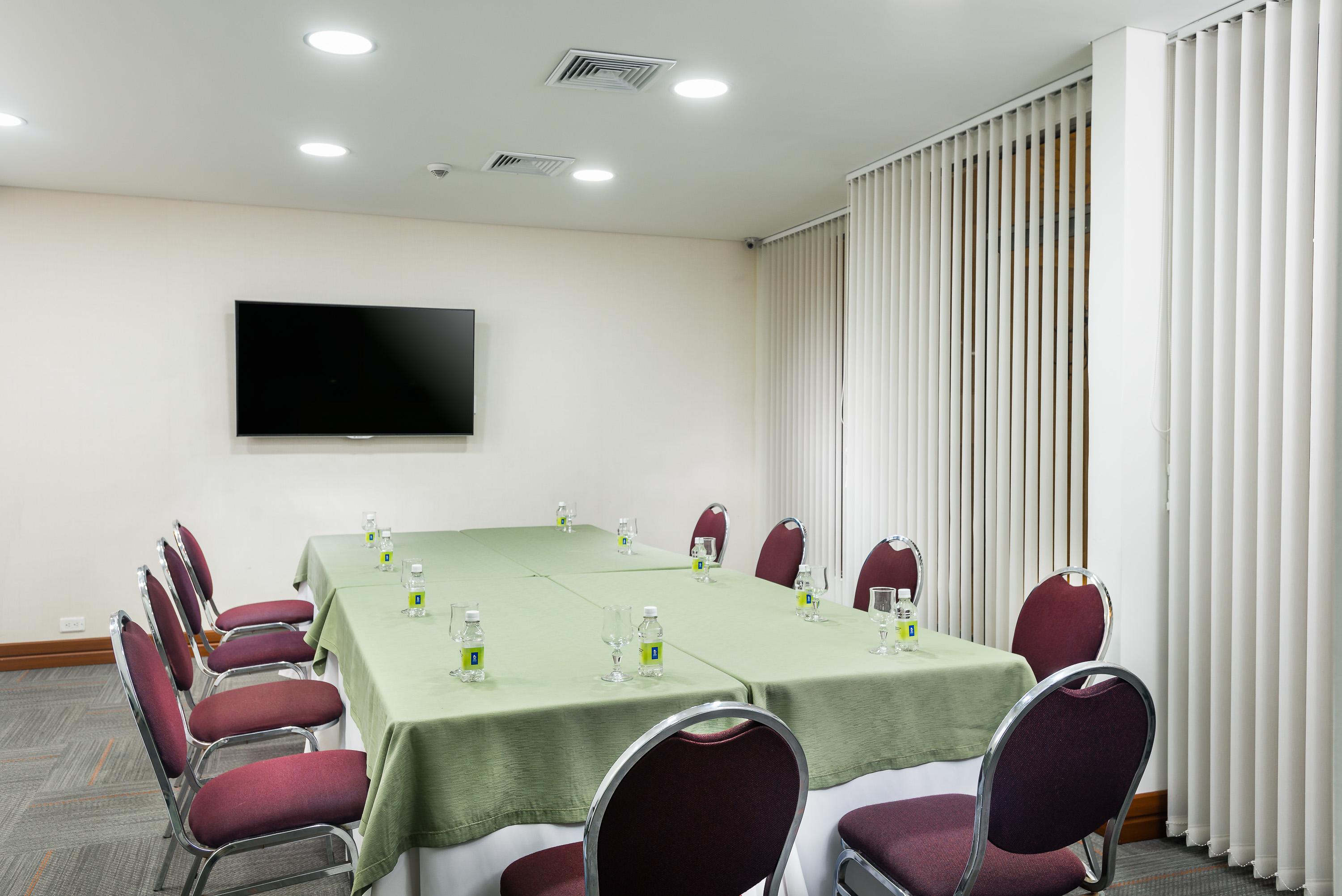 Hotel Dann Carlton بوكارامانغا المظهر الخارجي الصورة Meeting room