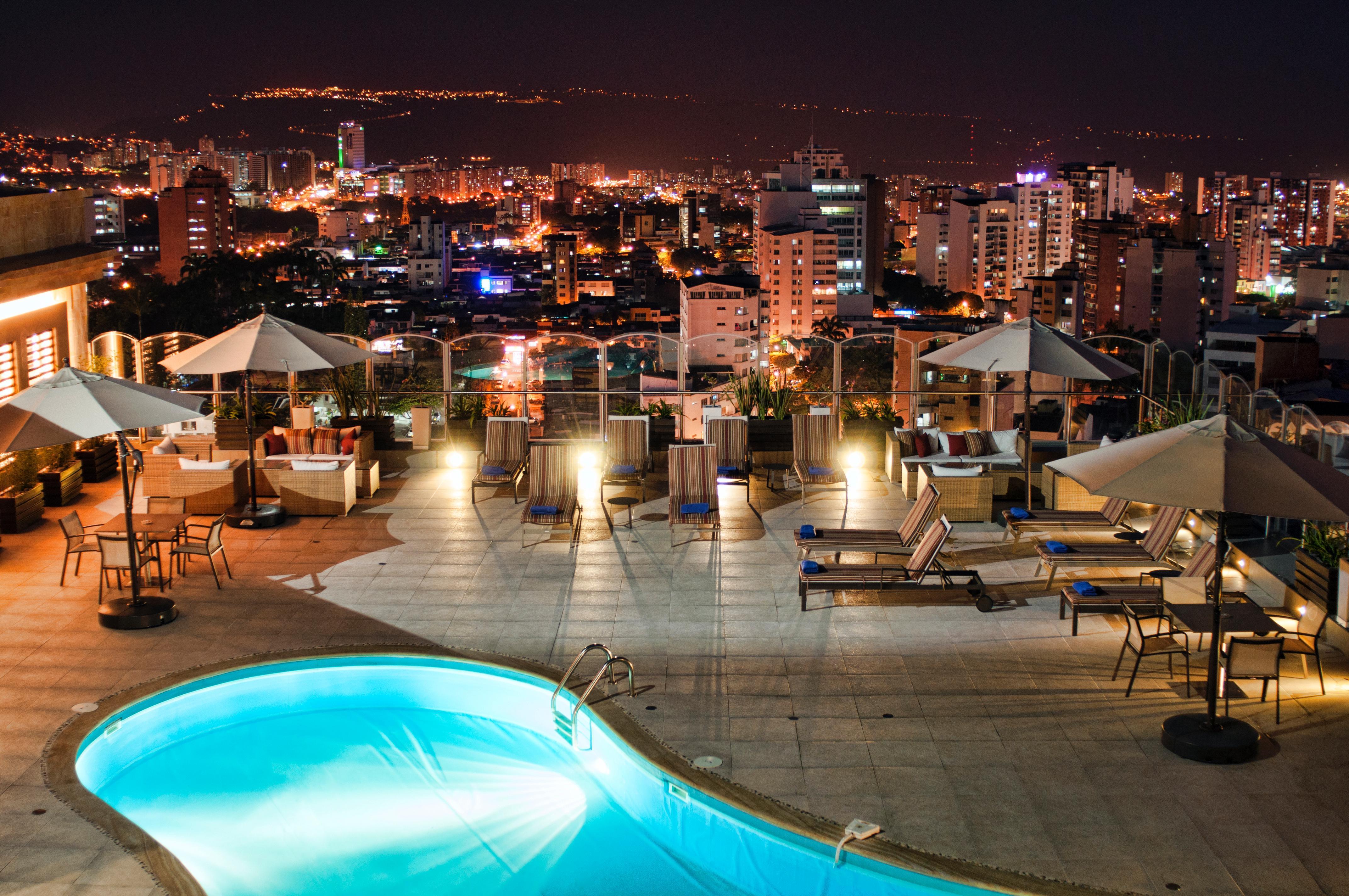 Hotel Dann Carlton بوكارامانغا المظهر الخارجي الصورة View of the city from the hotel