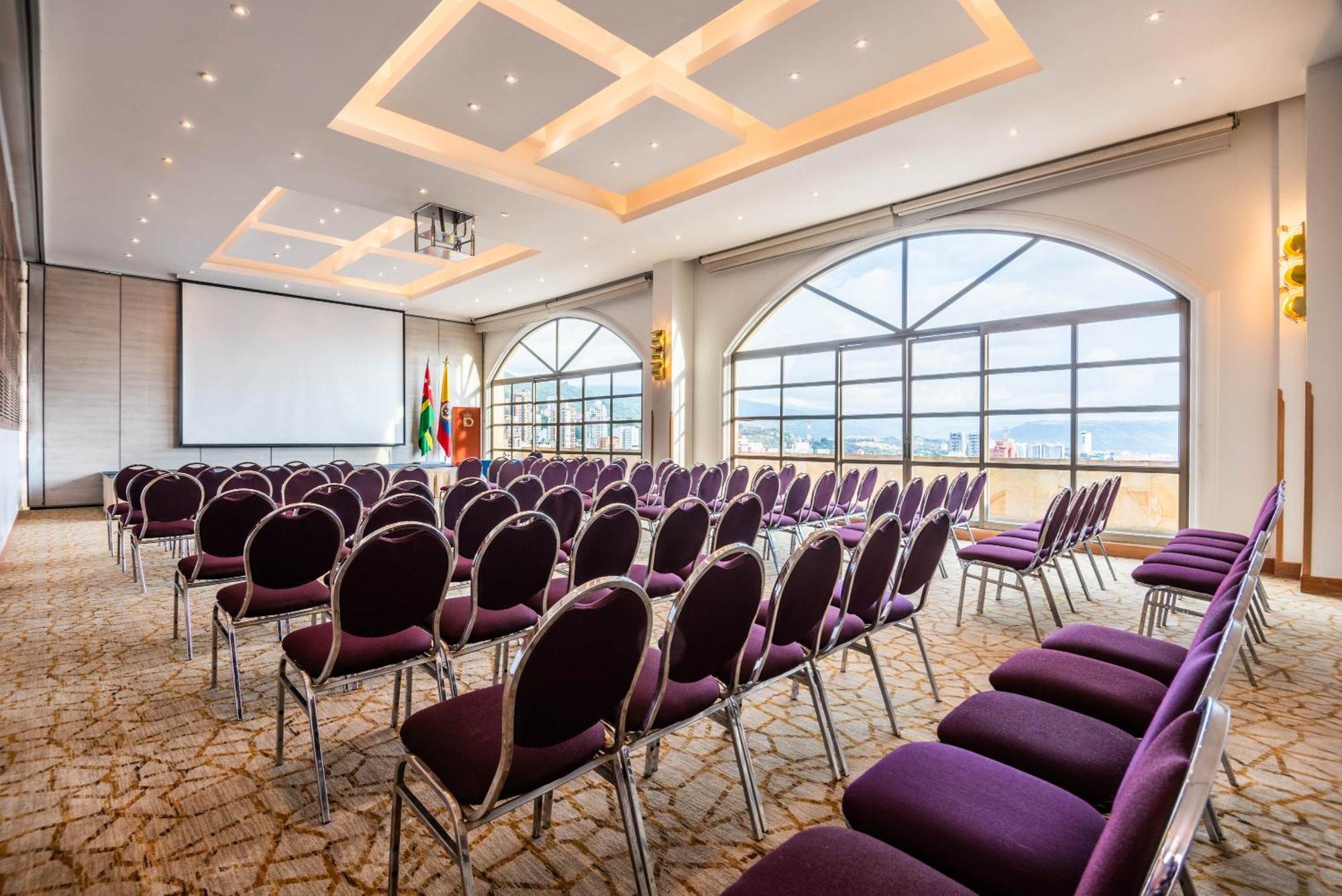 Hotel Dann Carlton بوكارامانغا المظهر الخارجي الصورة Meeting room