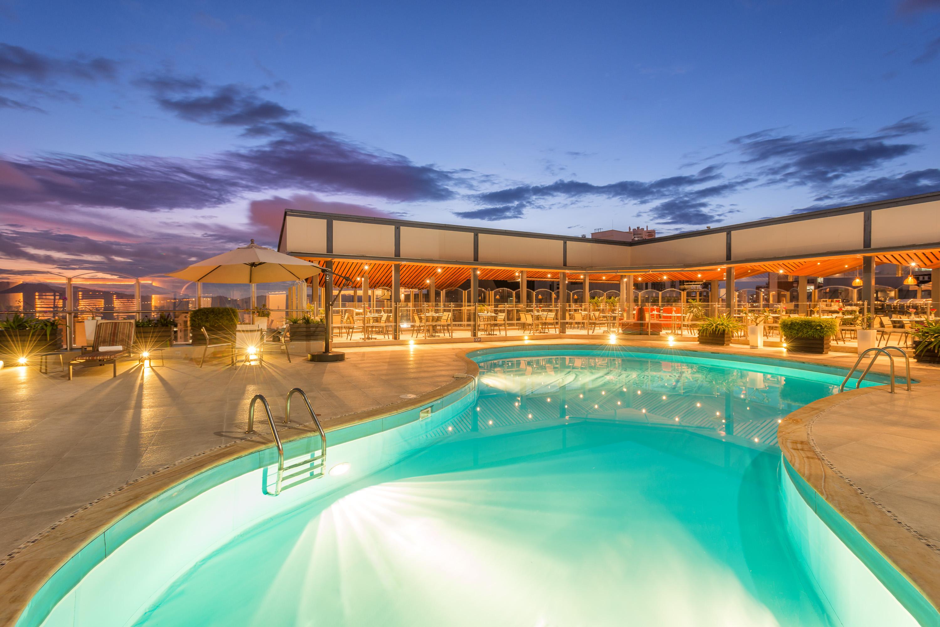 Hotel Dann Carlton بوكارامانغا المظهر الخارجي الصورة Rooftop pool at the hotel