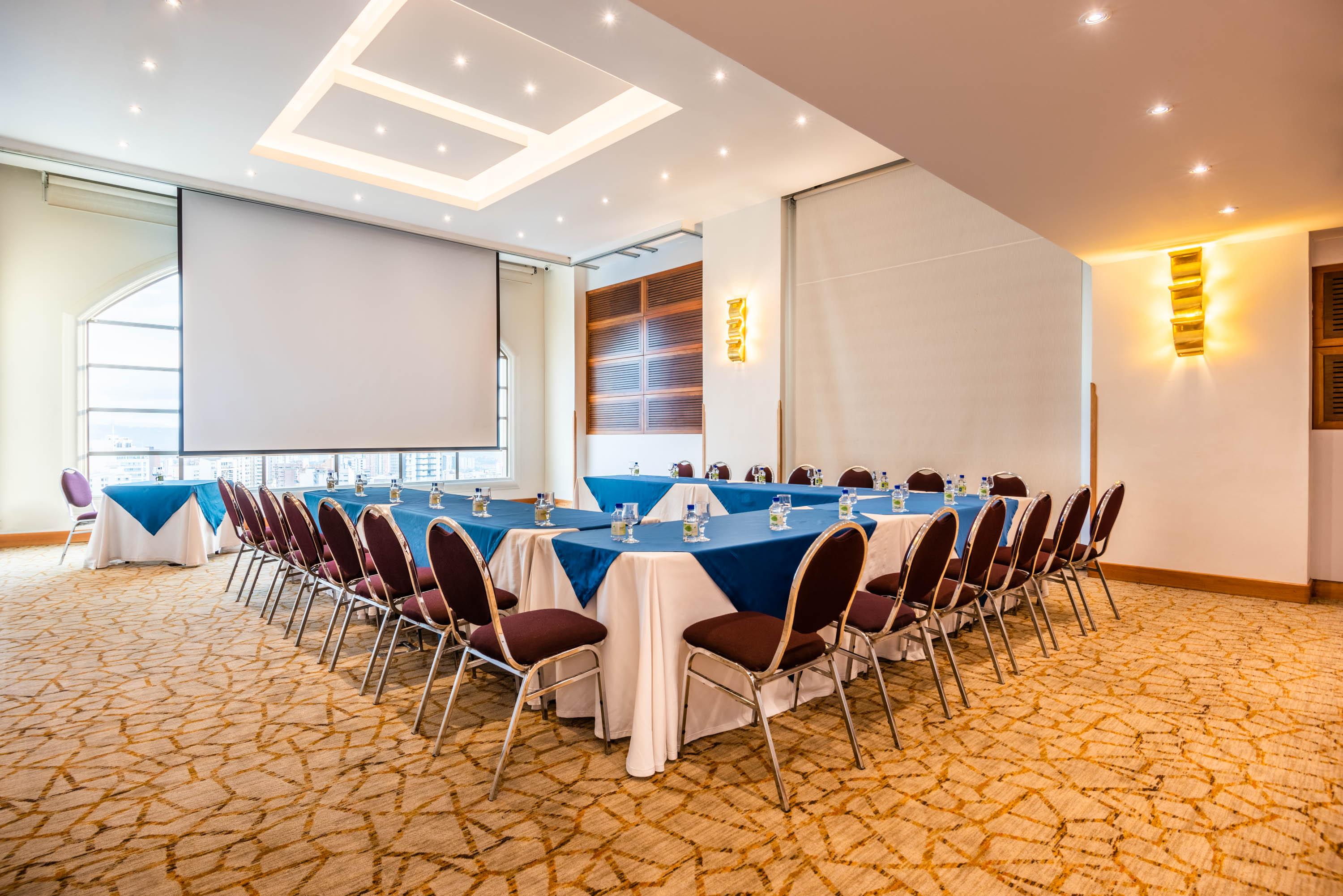 Hotel Dann Carlton بوكارامانغا المظهر الخارجي الصورة Meeting room