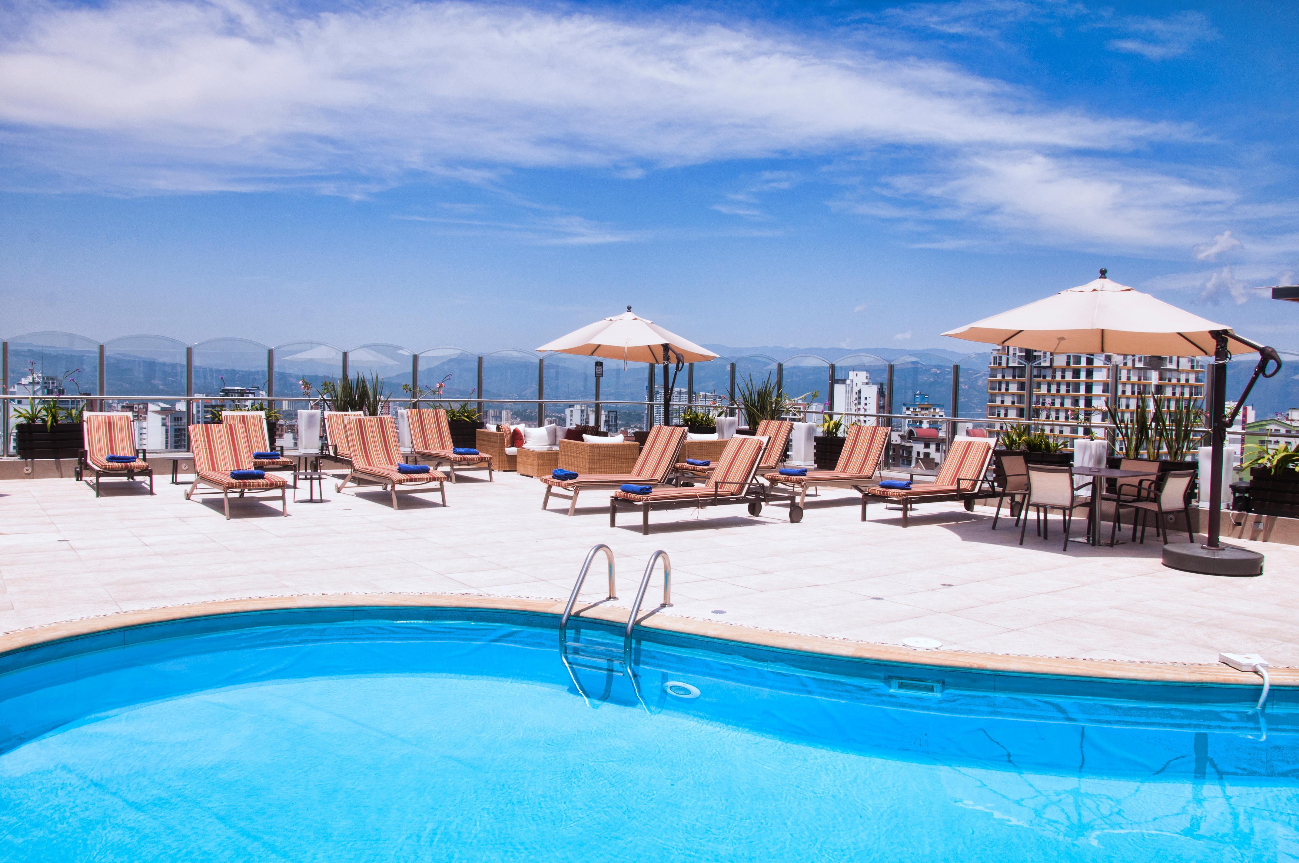 Hotel Dann Carlton بوكارامانغا المظهر الخارجي الصورة Rooftop pool