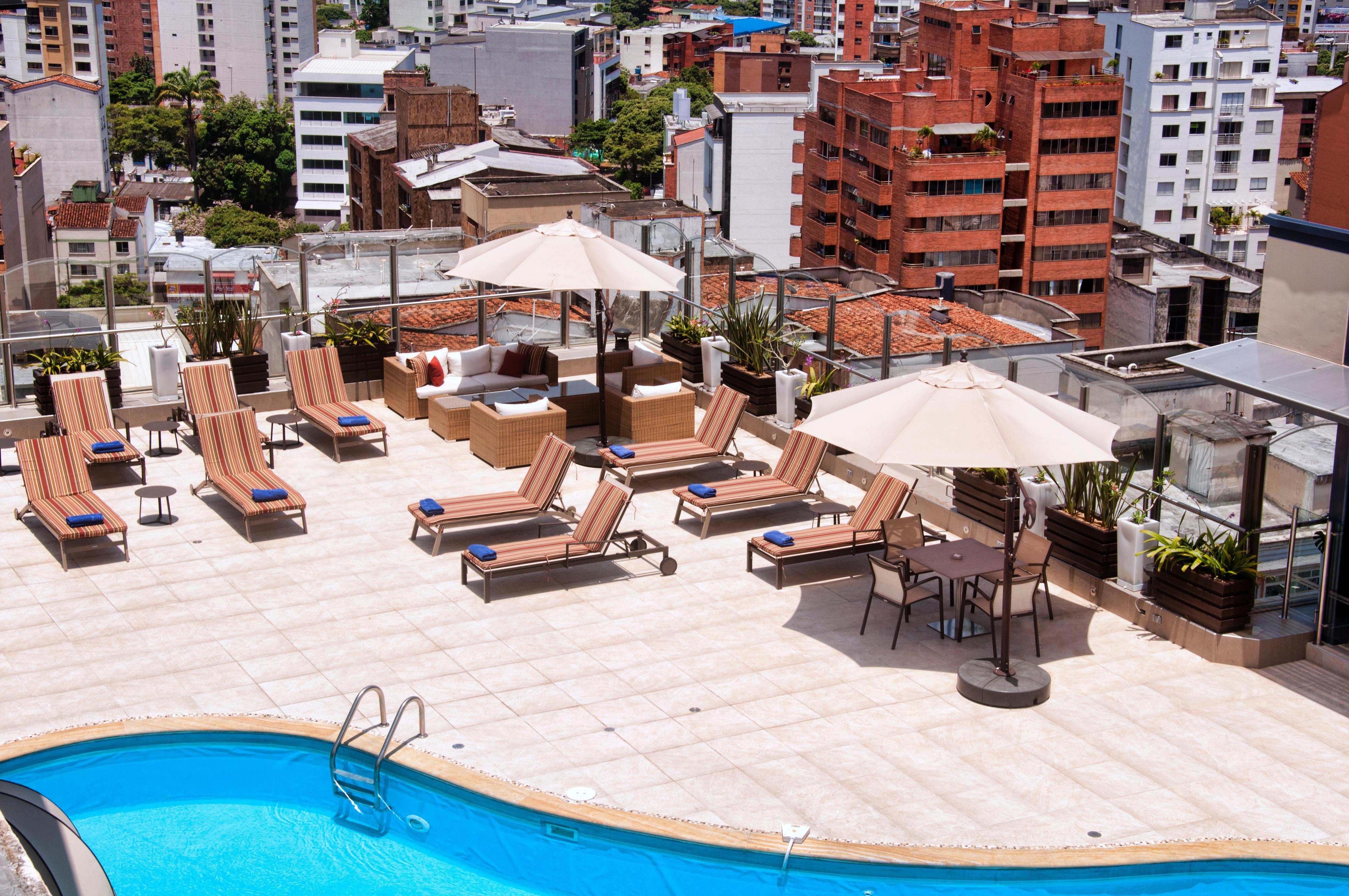 Hotel Dann Carlton بوكارامانغا المظهر الخارجي الصورة Rooftop pool