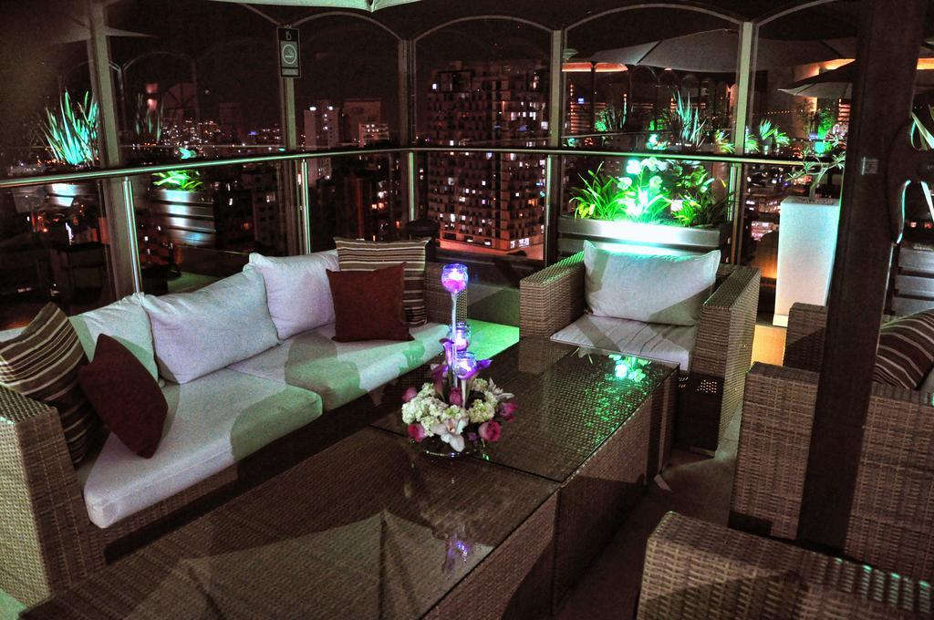 Hotel Dann Carlton بوكارامانغا المظهر الخارجي الصورة The Sky Bar
