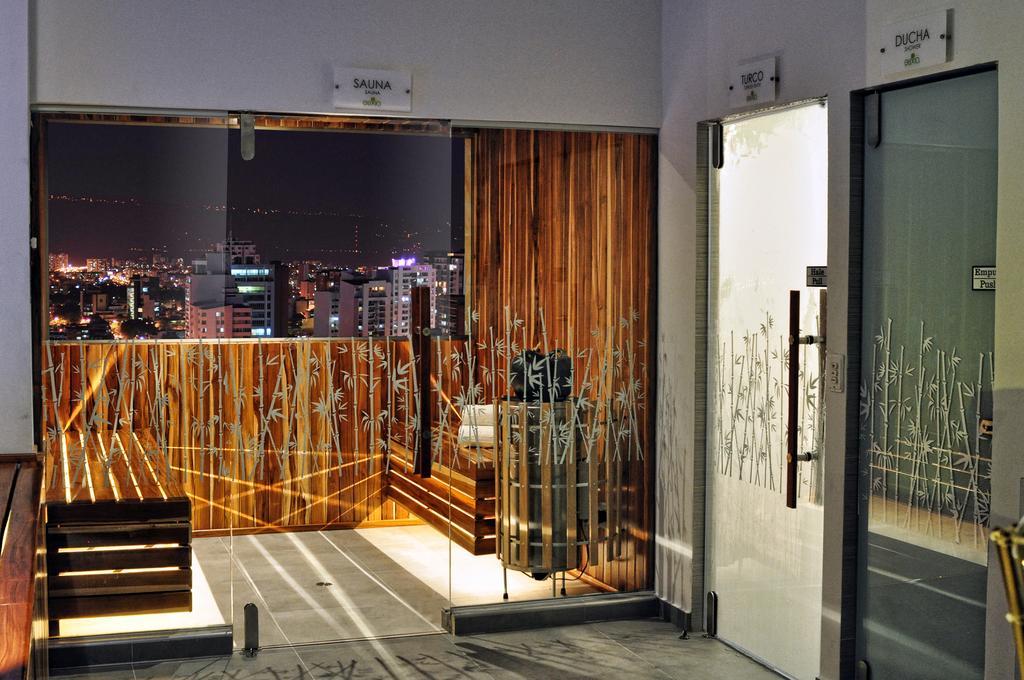 Hotel Dann Carlton بوكارامانغا المظهر الخارجي الصورة A sliding door