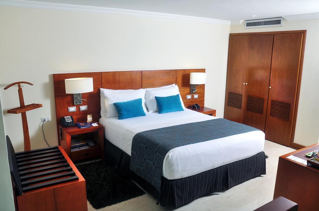 Hotel Dann Carlton بوكارامانغا المظهر الخارجي الصورة A room at the hotel