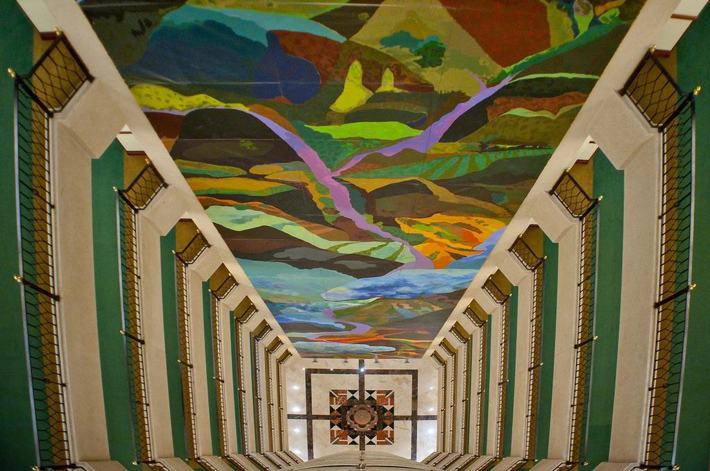 Hotel Dann Carlton بوكارامانغا المظهر الخارجي الصورة The ceiling of the staircase