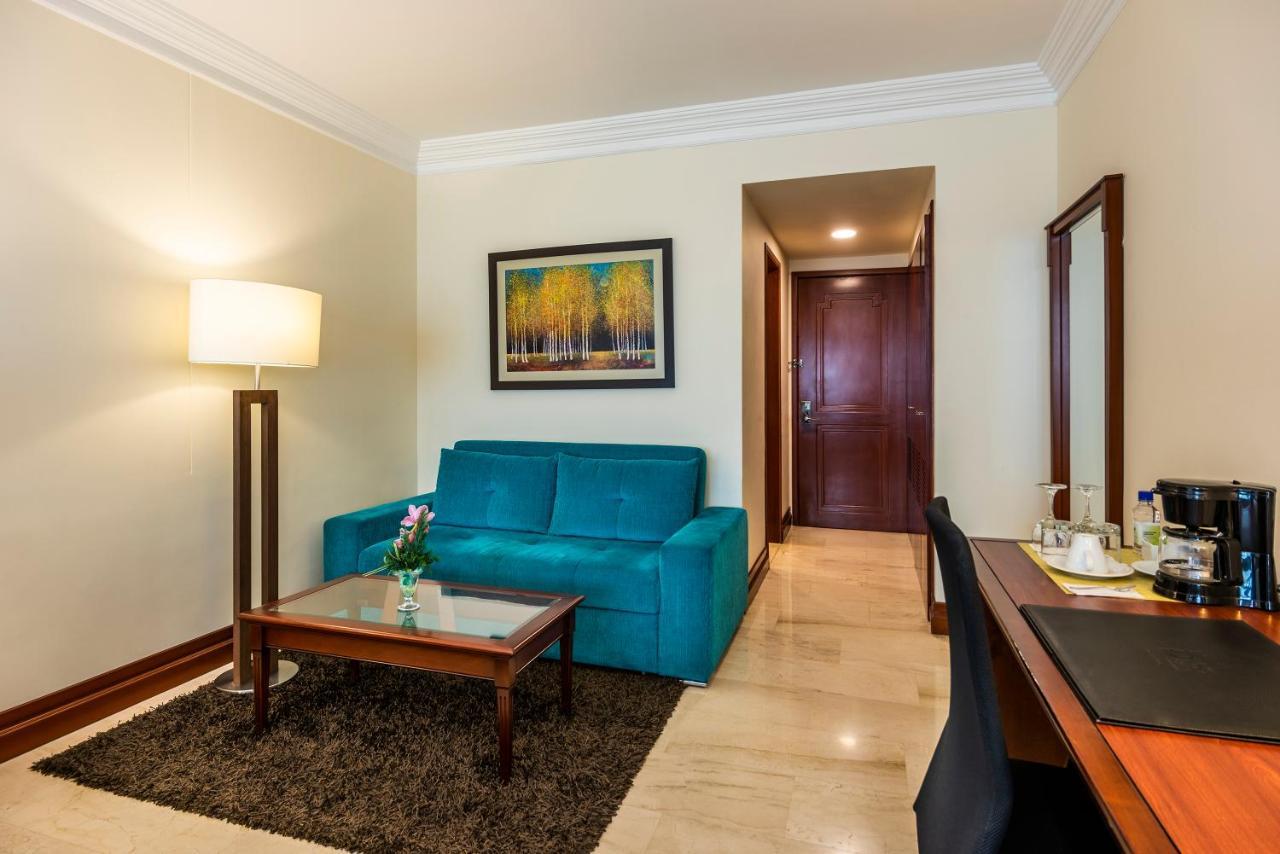 Hotel Dann Carlton بوكارامانغا المظهر الخارجي الصورة A room at the hotel